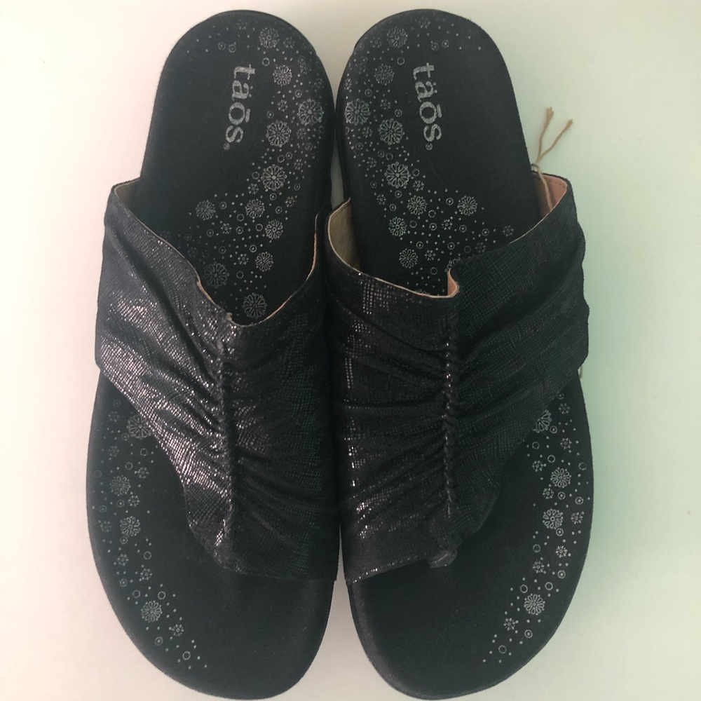 Taos Footwear The Gift Black Sparkly Sandals